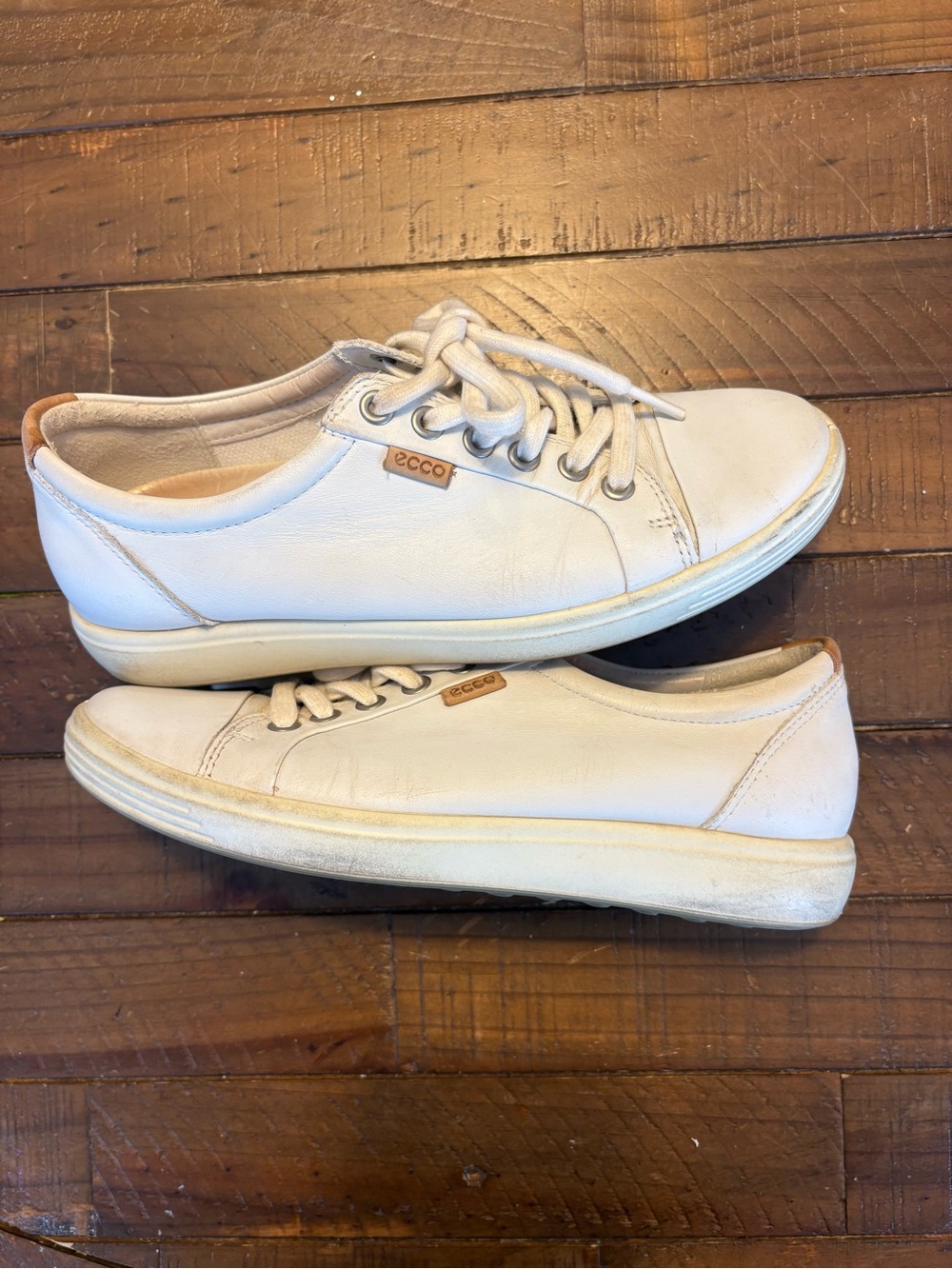 Ecco soft White Leather Low-Top Sneakers size 6.5